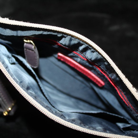 Tommy Hilfiger Purse - Picture 8 of 9